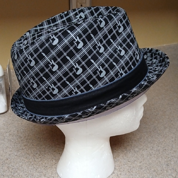 NWT! Fender Black and Gray Guitar Pattern Hat - Picture 4 of 8